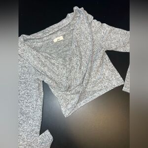 Olía Heather Gray Crossover V-Neck Long Sleeve Crop Top Size Medium EUC